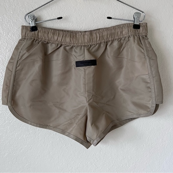 NWT Fear of God ESSENTIALS running shorts size L - Picture 10 of 12